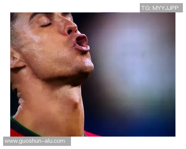 04欧洲杯C罗泪洒赛场背后的故事与情感解读