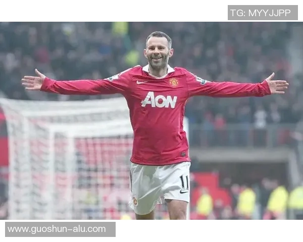 1米68的男足球明星如何在绿茵场上突破身高限制成就辉煌职业生涯