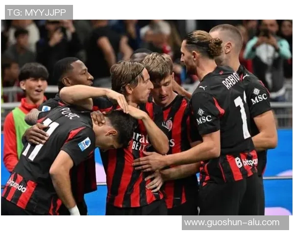 AC米兰经典瞬间回顾精彩图片展现红黑军团辉煌历程